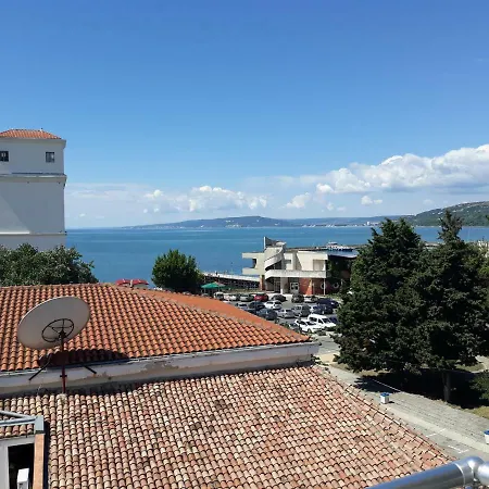 явор Apartment Balchik