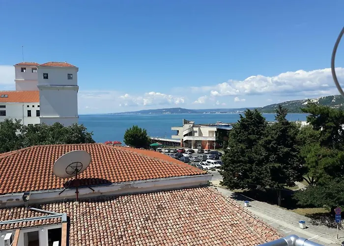 явор Apartment Balchik